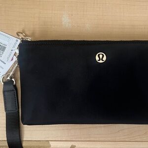 NWT Curved Wristlet Lululemon Wallet Bag Purse Black Gold